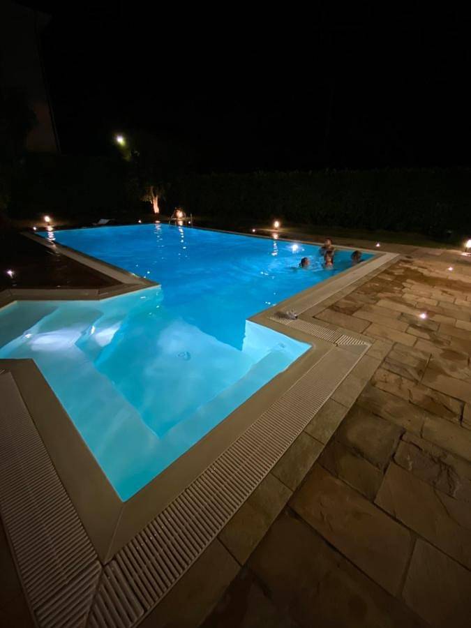 B&b voor 2 personen, met tuin en zwembad, kindvriendelijk aan Lago Maggiore