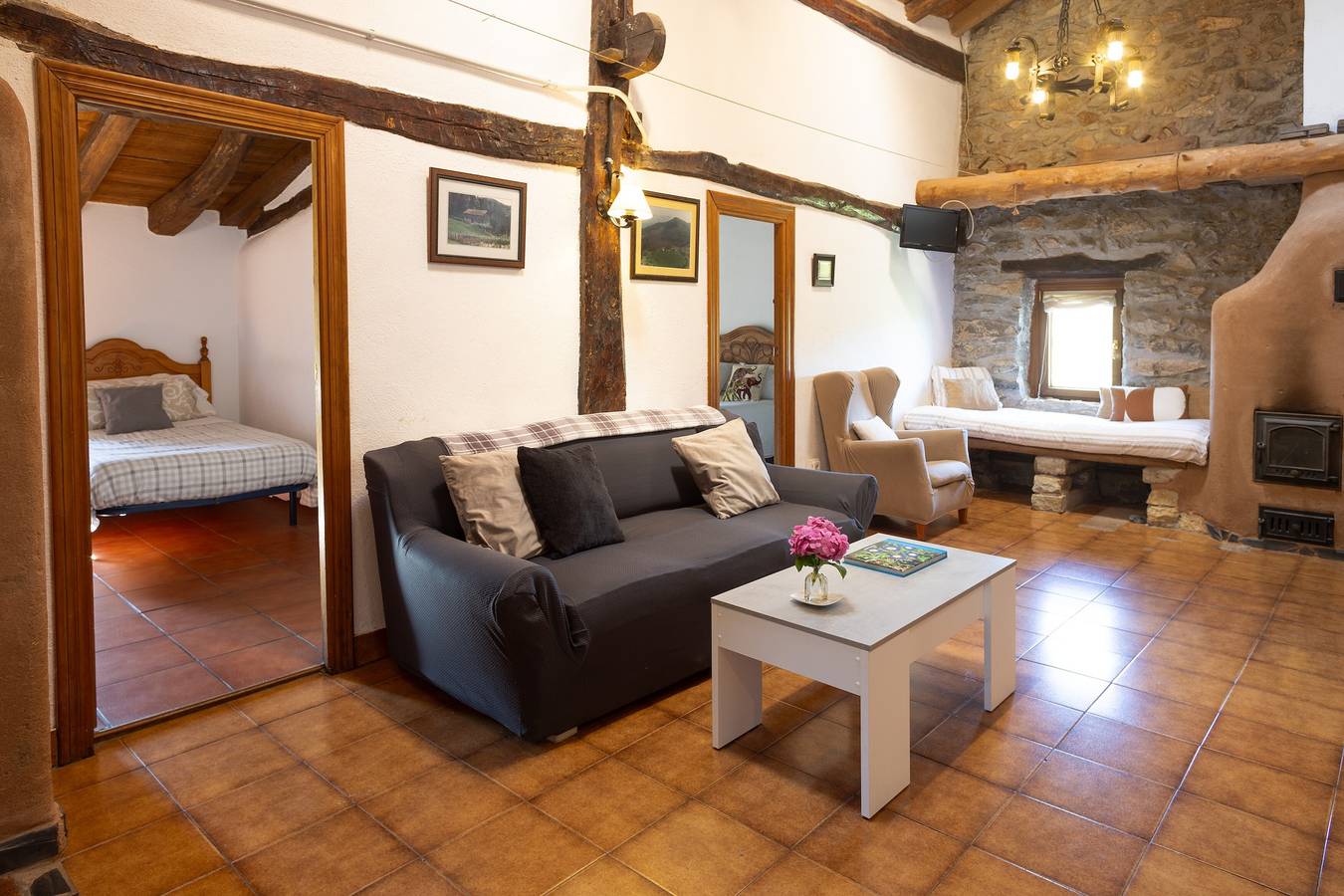 Finca 'Pagorriaga' mit Bergblick, Gemeinschaftsterrasse und Wi-Fi in Beasain, Gipuzkoa