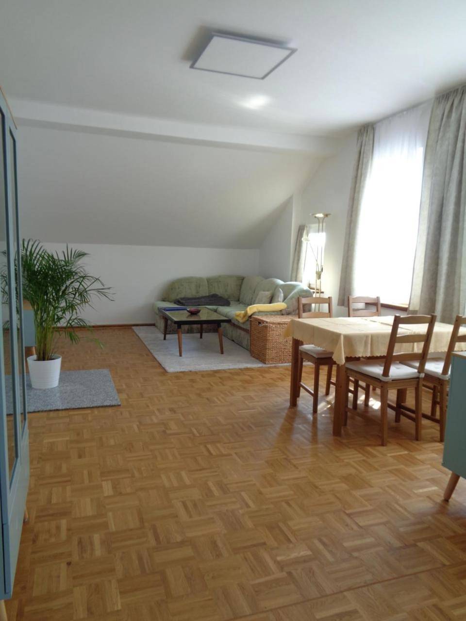 Geheel appartement, Apartment with Balcony in Südwest, Leipzig