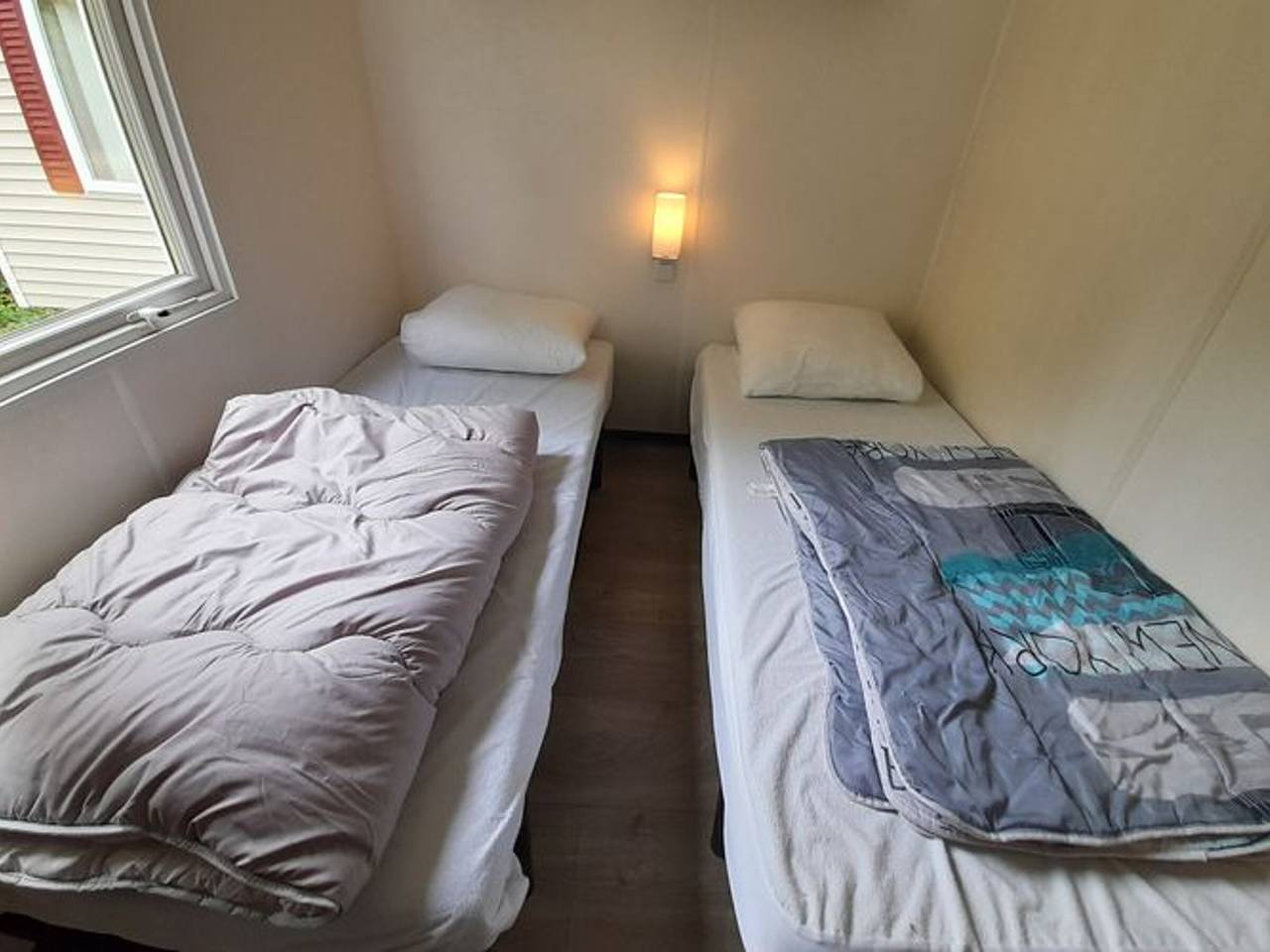 Cozy mobile home for 4 with terrace in Sireuil, Charente