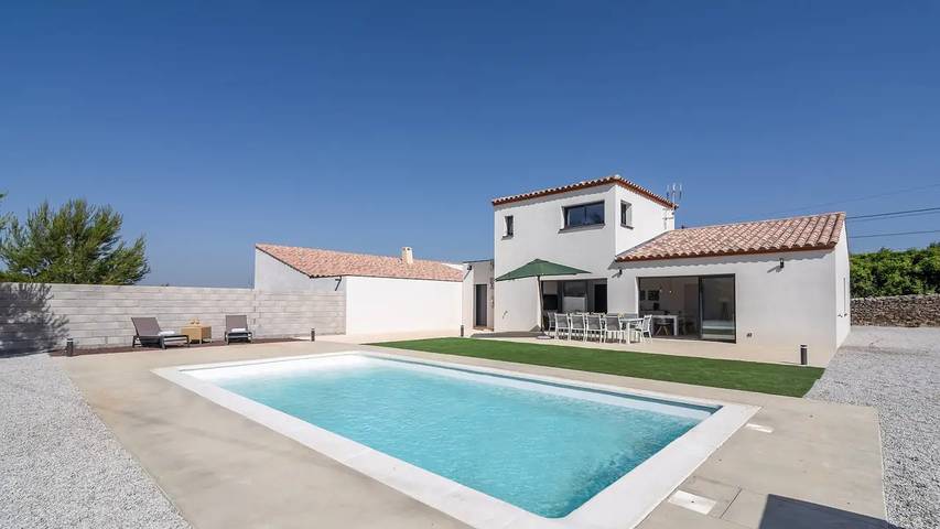 Ferienhaus für 9 Personen, mit Garten und Pool