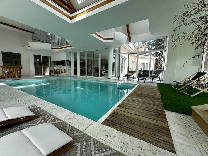 Cottage pour 12 personnes, avec piscine et sauna ainsi que vue et jardin à Chambourcy