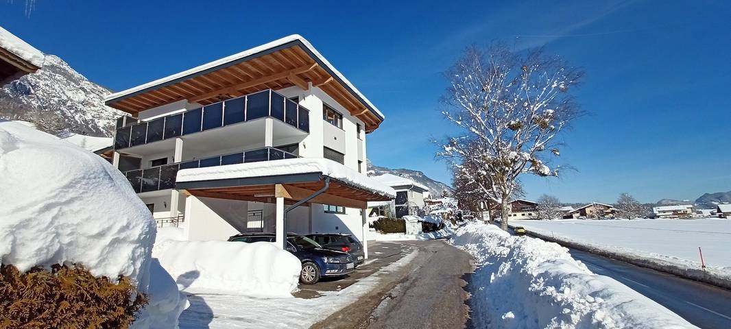 Gîte pour 10 personnes, avec Balcon/Terrasse et Balcon ainsi que Terrasse et Jardin à Wiesing