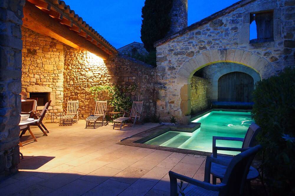 Mas de la Chapelle ~ maison de maître en pierre avec piscine chauffée. in Garrigues-Sainte-Eulalie, Région de Nîmes