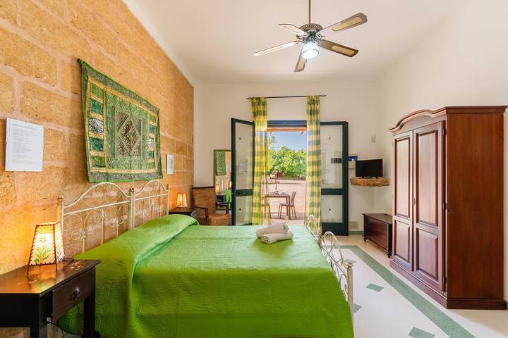 Apartamento entero, Apartamento vacacional "Domus Mea Salento Arazzo Verde" con piscina compartida y Wi-Fi in Ugento, Golfo de Tarento