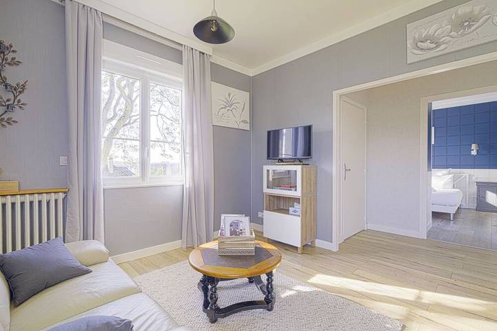 Apartamento entero, Coeur de Falaise 2 - 2-bedroom apartment downtown, private parking, Ev charging station in Sainte-Thérèse-en-Pays-de-Falaise, Región de Caen