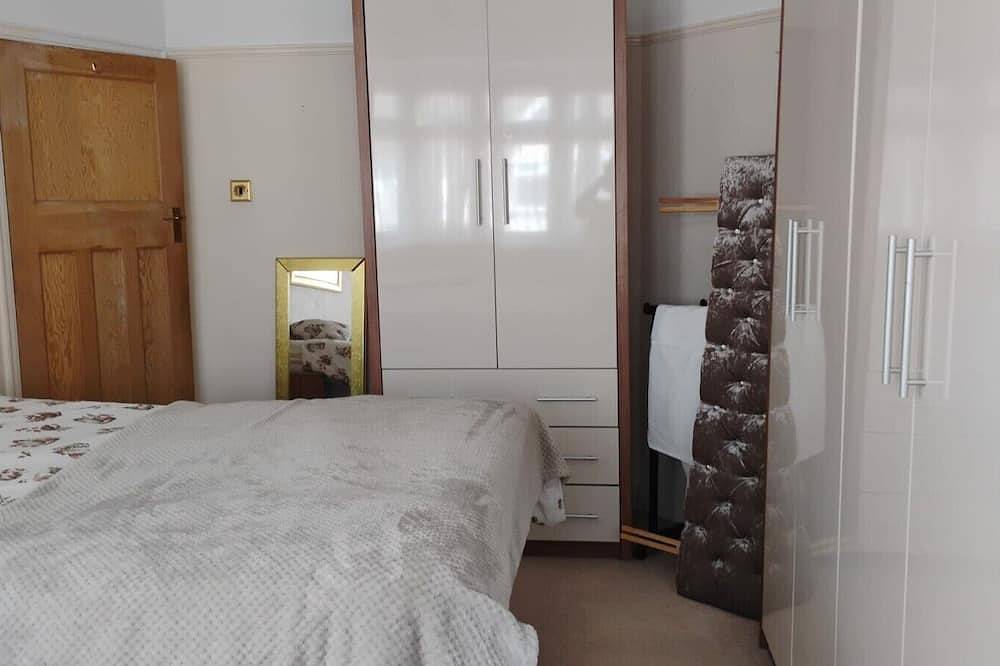 Spacious 4Br Stay in Morden Contractors and Group in Merton, London
