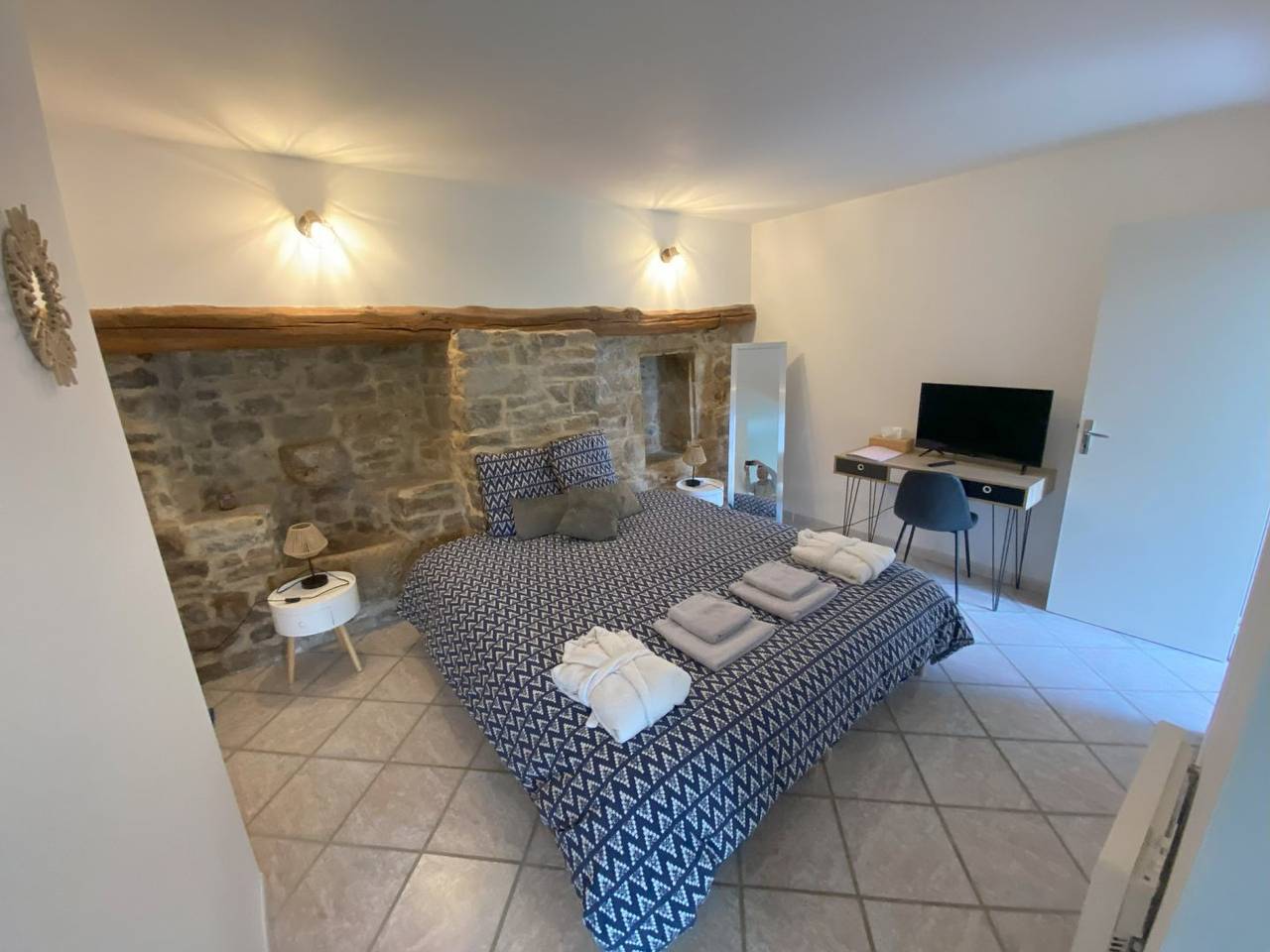 Chambres d'hôtes entre Tarn et Causses - Chambre Larzac in Sévérac-le-Château, Parc naturel régional des Grands Causses