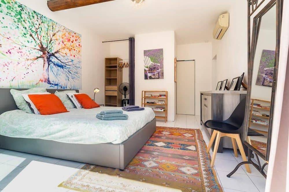 Le logis de la castagne in Caumont-sur-Durance, Vaucluse