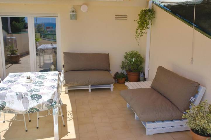 Appartement entier, Appartement 'Sunny Home' avec vue mer et grande terrasse in Cunit, Costa Dorada