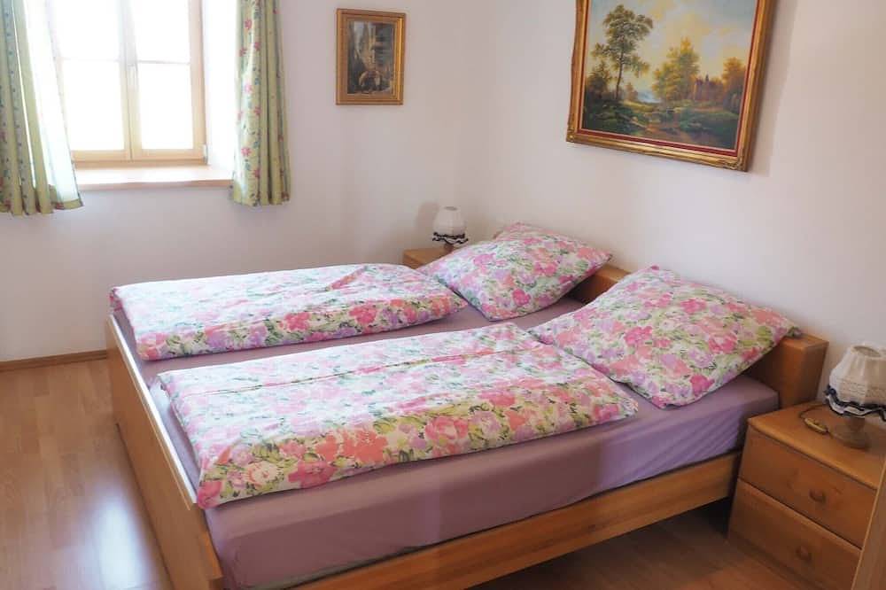 Ganze Wohnung, Appartement Hochries, 51 qm Obergeschoss, 1 separates Schlafzimmer in Riedering, Chiemgauer Alpen