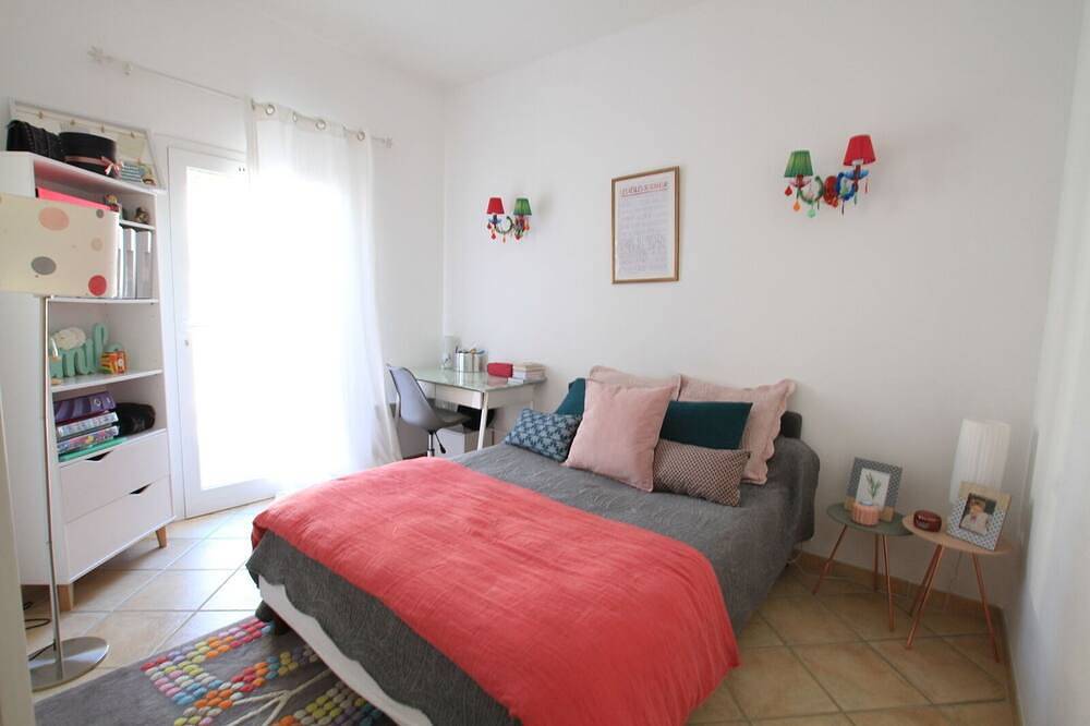 Wunderschöne Luxusvilla mit Spiegelpool. in Albitreccia, Ajaccio und Umgebung