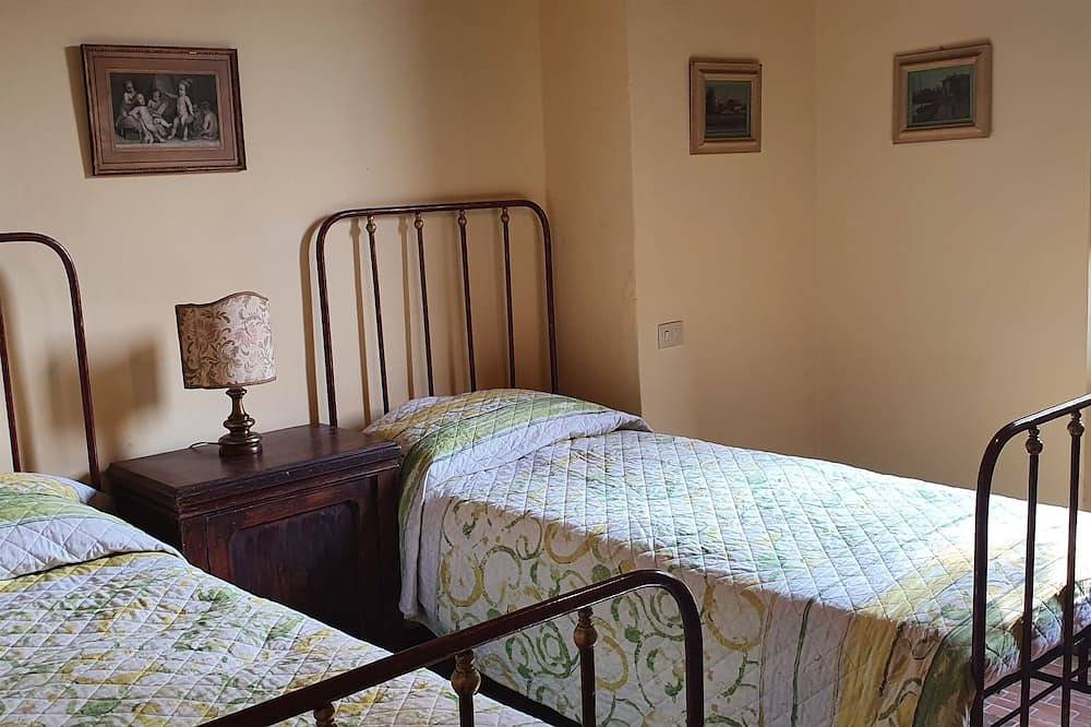 Villa in a centuries-old park in upper Brianza in Erba, Brianza