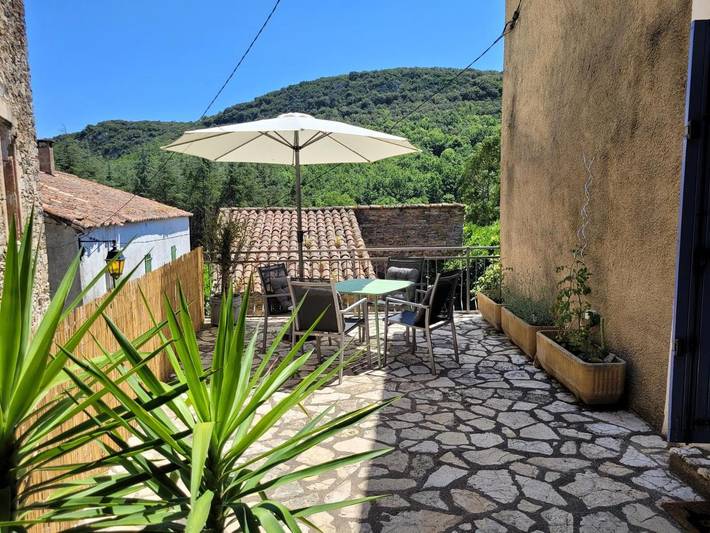 Location de vacances pour 4 personnes, avec jardin et vue, animaux acceptés à Vieussan