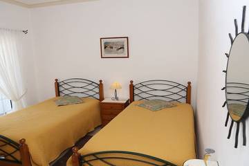 Villa for 8 People in Ferragudo, Faro District, Photo 1