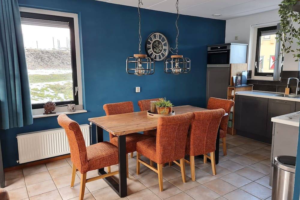 Bedstead cottage in child and animal friendly vacation park in Drenthe