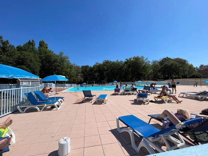 Appartement de vacances pour 5 personnes, avec piscine et terrasse ainsi que vue et vue sur le lac, animaux acceptés