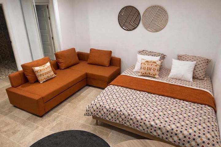 Maison d’hôte pour 4 personnes, avec Balcon et Terrasse ainsi que Jardin et Piscine dans Torcy - 3