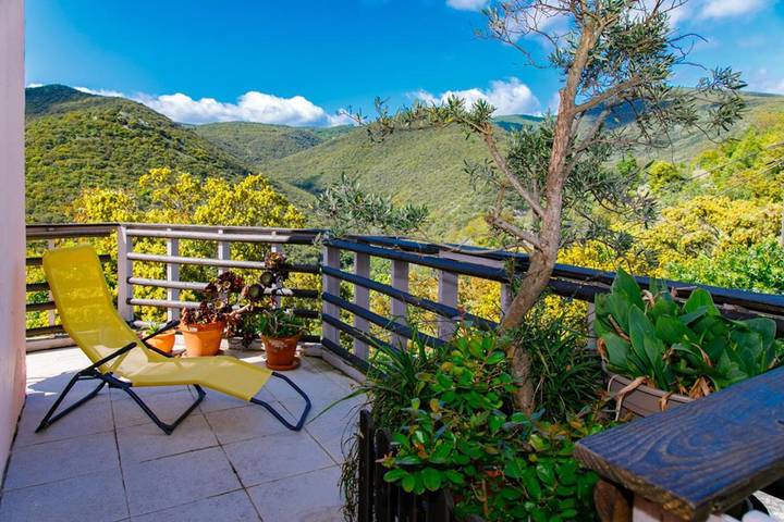 Gîte pour 2 personnes, avec vue et balcon à Felluns