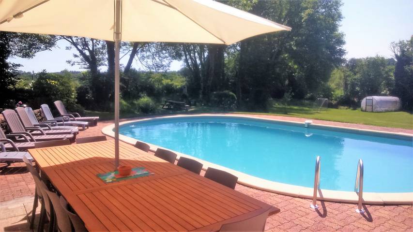 Gîte pour 13 personnes, avec piscine, animaux acceptés