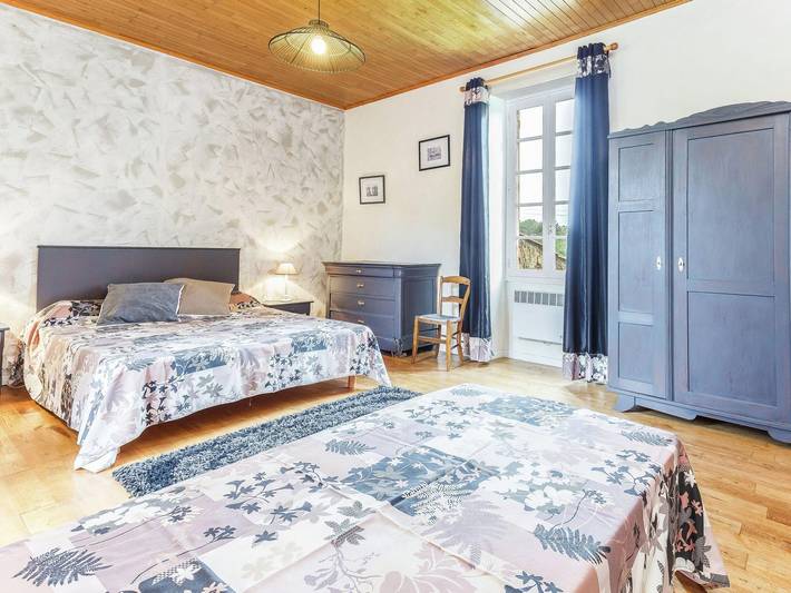 Cozy Holiday Home in Besse with Swimming Pool in Besse, Périgord Noir