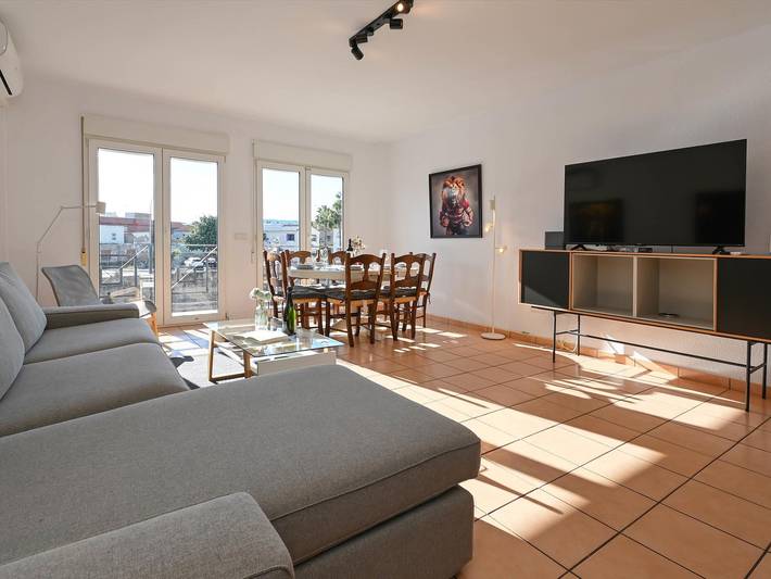 Ferienwohnung für 4 Personen, mit Balkon und Pool, mit Haustier in els Poblets