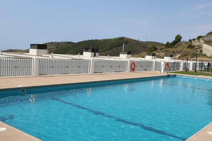 Apartamento de vacaciones para 4 personas, con jardín además de piscina y balcón - 1