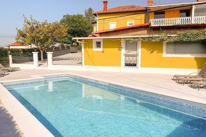 Villa für 20 Personen, mit Pool und Balkon sowie Garten - 1