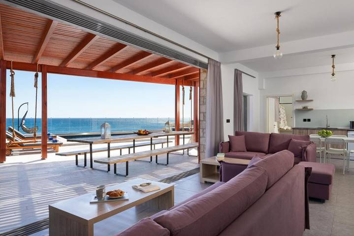 Ferienhaus für 14 Personen, mit Balkon und Terrasse sowie Garten und Pool in Lachania