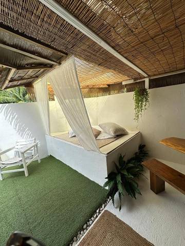 Cottage pour 2 personnes, avec terrasse dans Uturoa