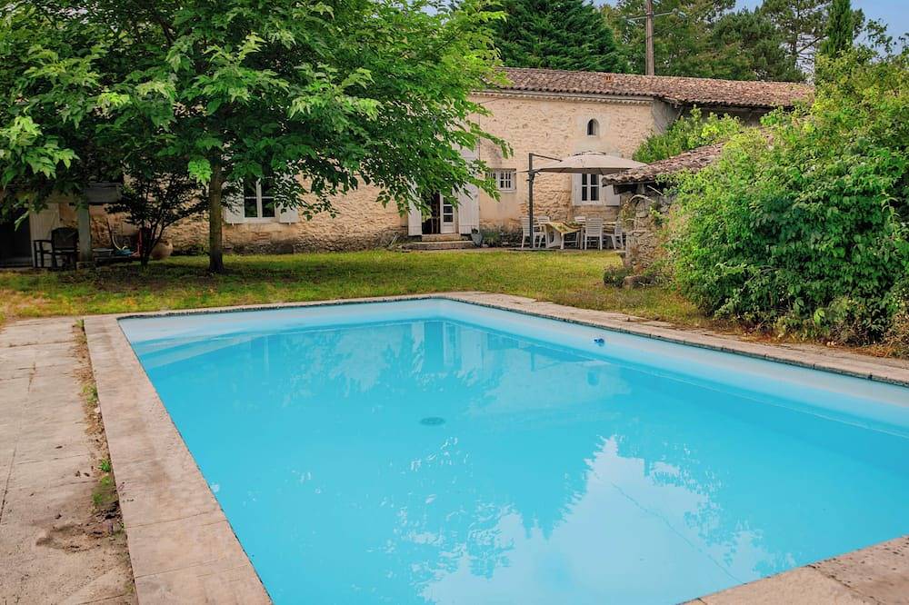 Holiday home in Gironde with a private pool in Léogeats, Langon region