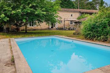 Gîte pour 6 personnes, avec jardin, animaux acceptés à Léogeats