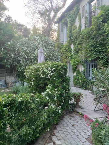Gîte pour 6 personnes, avec piscine ainsi que terrasse et jardin à Les Angles (Gard)