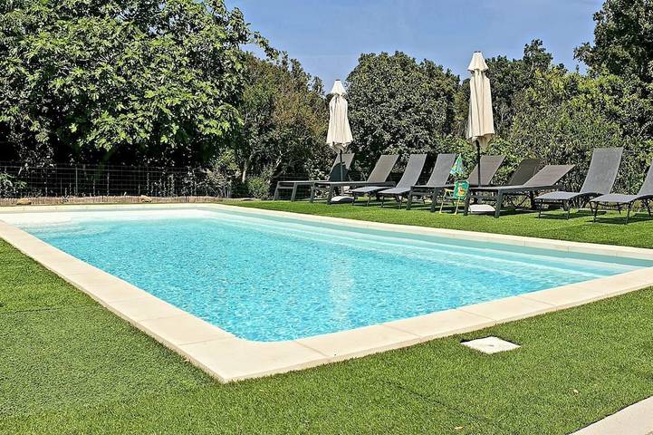 Gîte pour 4 personnes, avec Piscine à Pietracorbara
