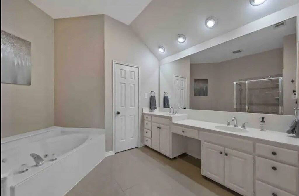 Home away from home with big private fenced backyard in Irving, Dallas County