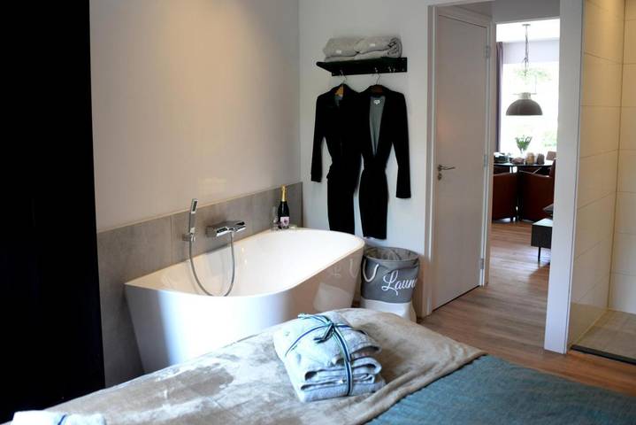 Vakantiehuis voor 4 personen, with Terras and Tuin as well as Uitzicht in Waalwijk