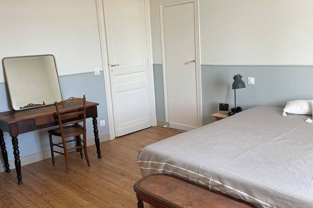 Villa Turquoise à 5 min à pied de la plage et du marché. 14 personnes. Piscine in Soulac-sur-Mer, Région de Lesparre-Médoc