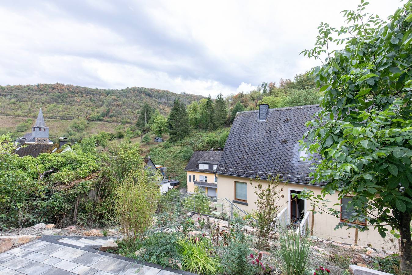 Casa de vacaciones 'Hiwwelhaus' con terraza privada, jardín privado y Wi-Fi in Oberdiebach, Landkreis Mainz-Bingen