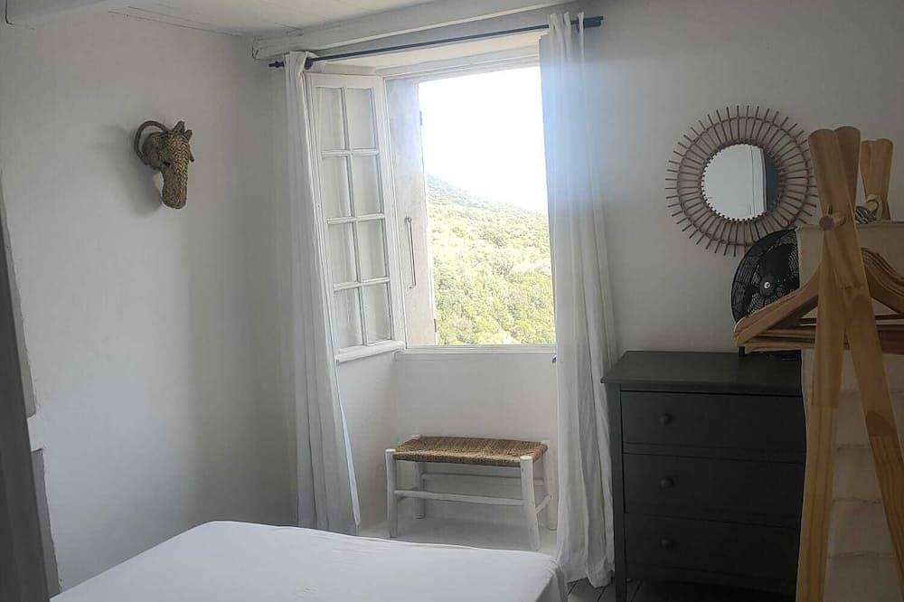 Maison de village surplombant le maquis in Ersa, Cap Corse