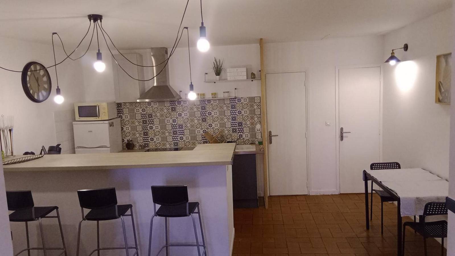 Ganze Wohnung, Appartement „City Center Forcalquier“ mit Balkon im Herzen der Altstadt in Forcalquier, Regionaler Naturpark Luberon