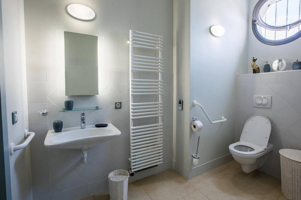 Charming gîte with pool and park garden in Saint-Maurin, Agen region