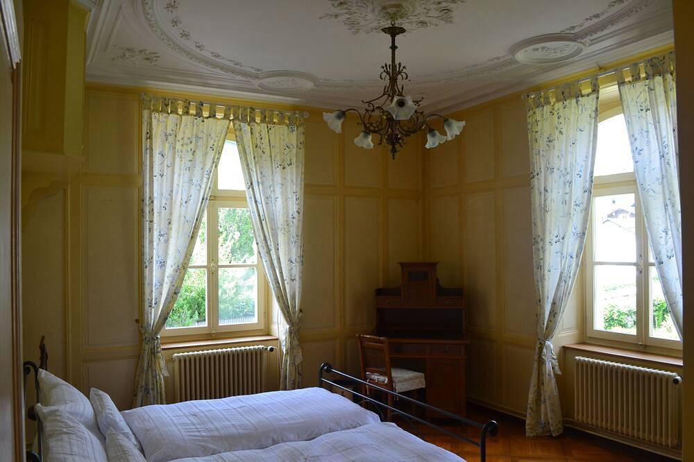Ganze Wohnung, Historische Fabrikantenvilla Wohnung Eg und 1.Og in Mitlödi, Glarus Süd