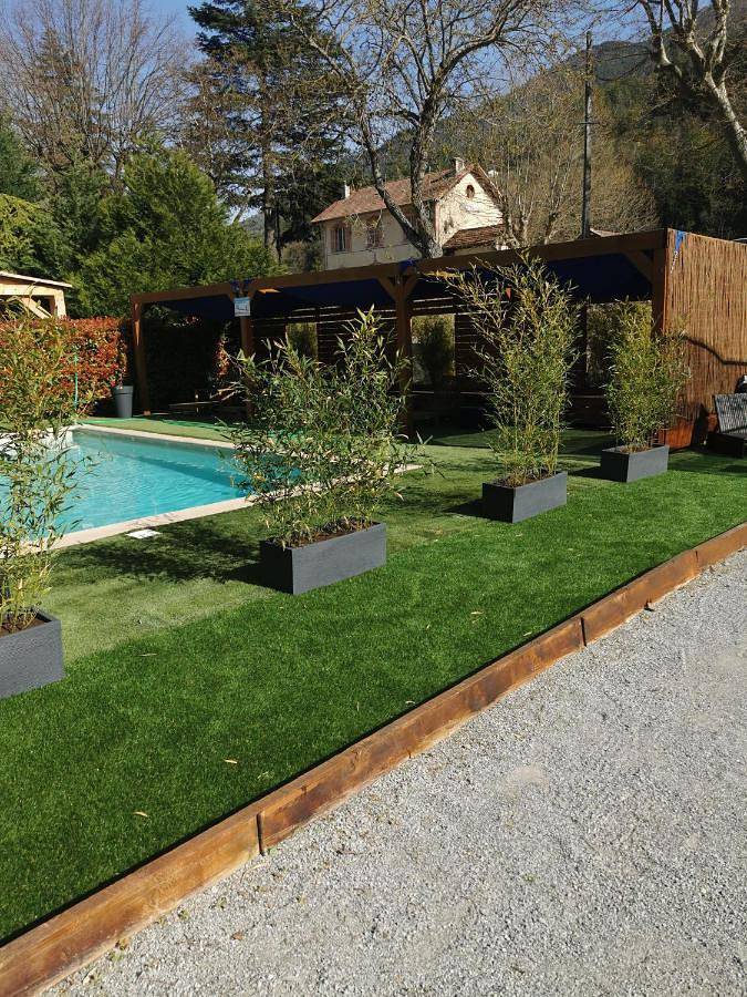 Hôtel pour 2 personnes, avec Terrasse et Piscine à Puget-Théniers