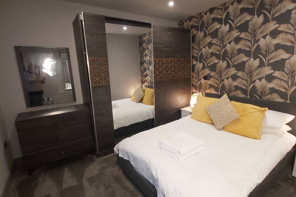Jersey Cottage Cowes | Sleeps 8 | Parking in Cowes, Isle of Wight