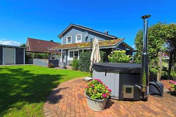 Ferienhaus für 12 Personen, mit Terrasse und Sauna sowie Garten, mit Haustier in Blekendorf