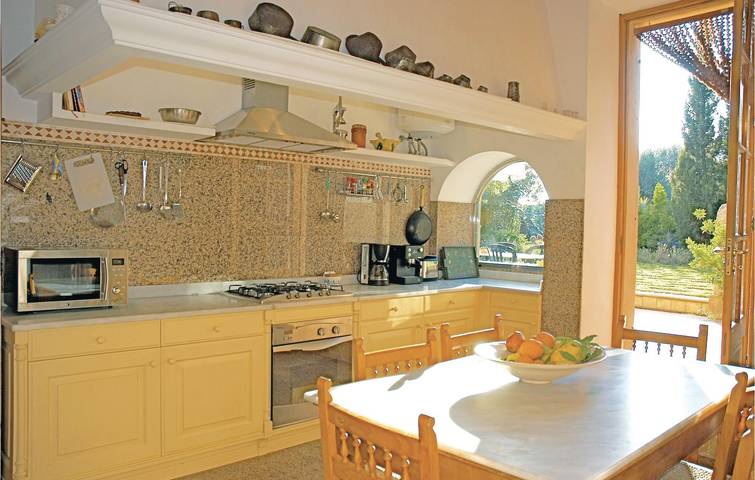 Chalet para 10 personas, con Terraza además de Jardín y Piscina en las Islas Baleares - 2
