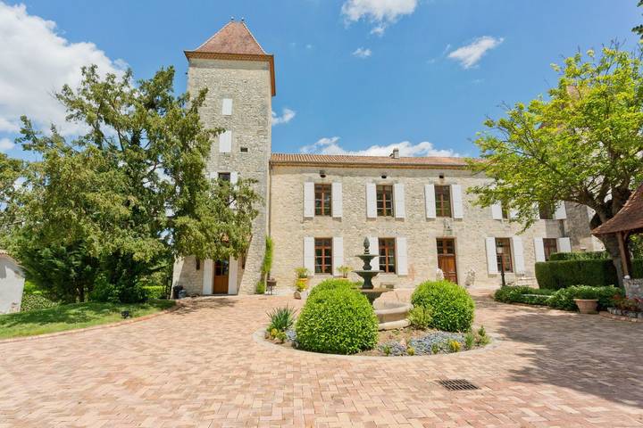 Gîte pour 10 personnes, avec jardin et terrasse, animaux acceptés à Villeneuve-sur-Lot - 2
