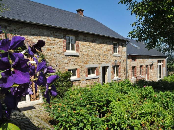 Location de vacances pour 32 personnes, avec sauna ainsi que terrasse et jardin, adapté aux familles à Érezée - 4