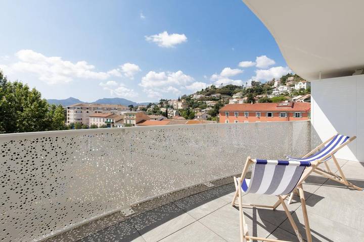 Gîte pour 2 personnes, avec piscine et terrasse dans Office De Tourisme Et Des Congres De Mandelieu - 3