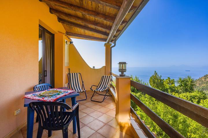 Entire apartment, Apartment 'Mandarino' with Sea View, Private Terrace and Wi-Fi in Gioiosa Marea, Messina Province